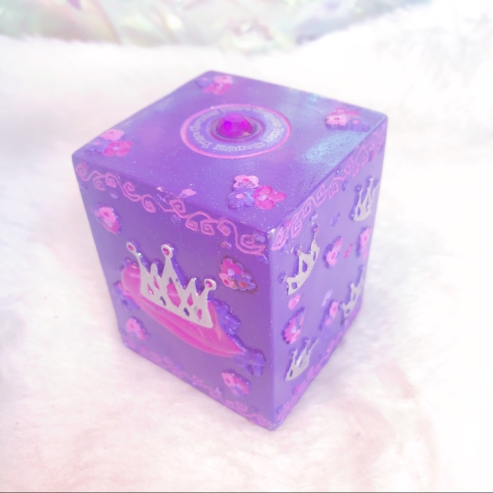 vintage 2000s claire’s coin bank (princess purple)